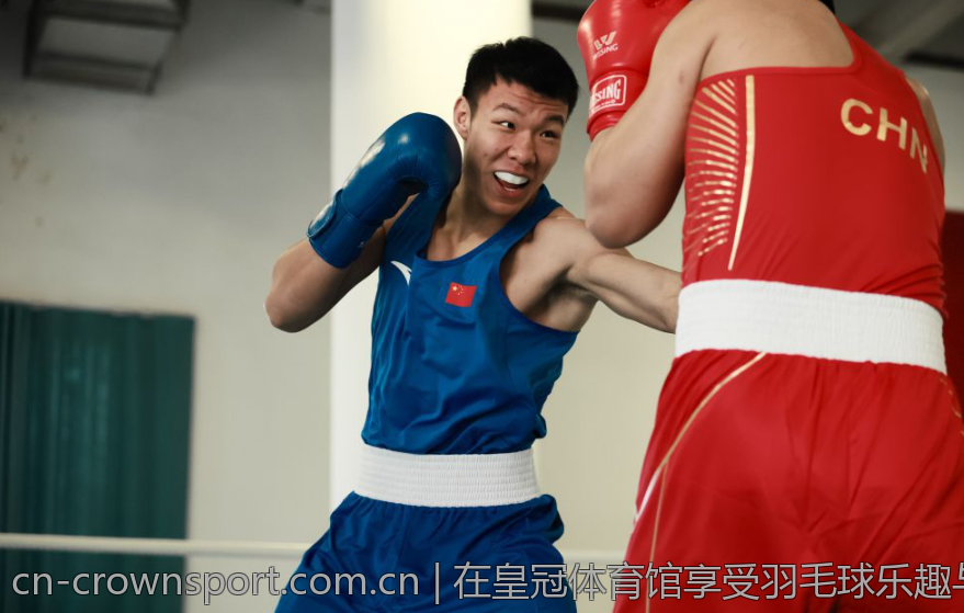 在皇冠体育馆享受羽毛球乐趣与激情